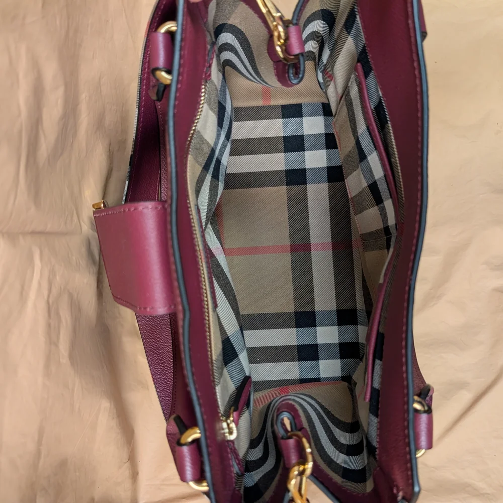 Elegant Burgundy Tote Bag - Picture 5 of 10